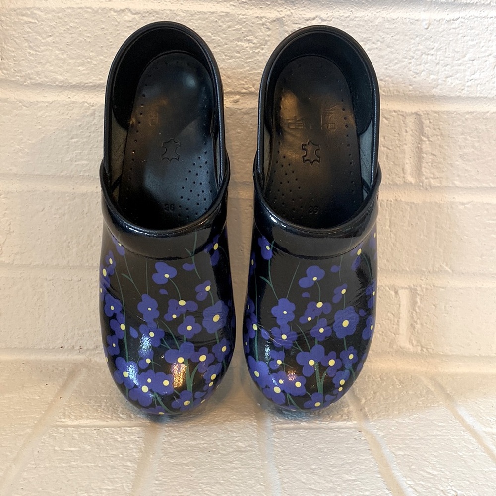 dansko nursing clog